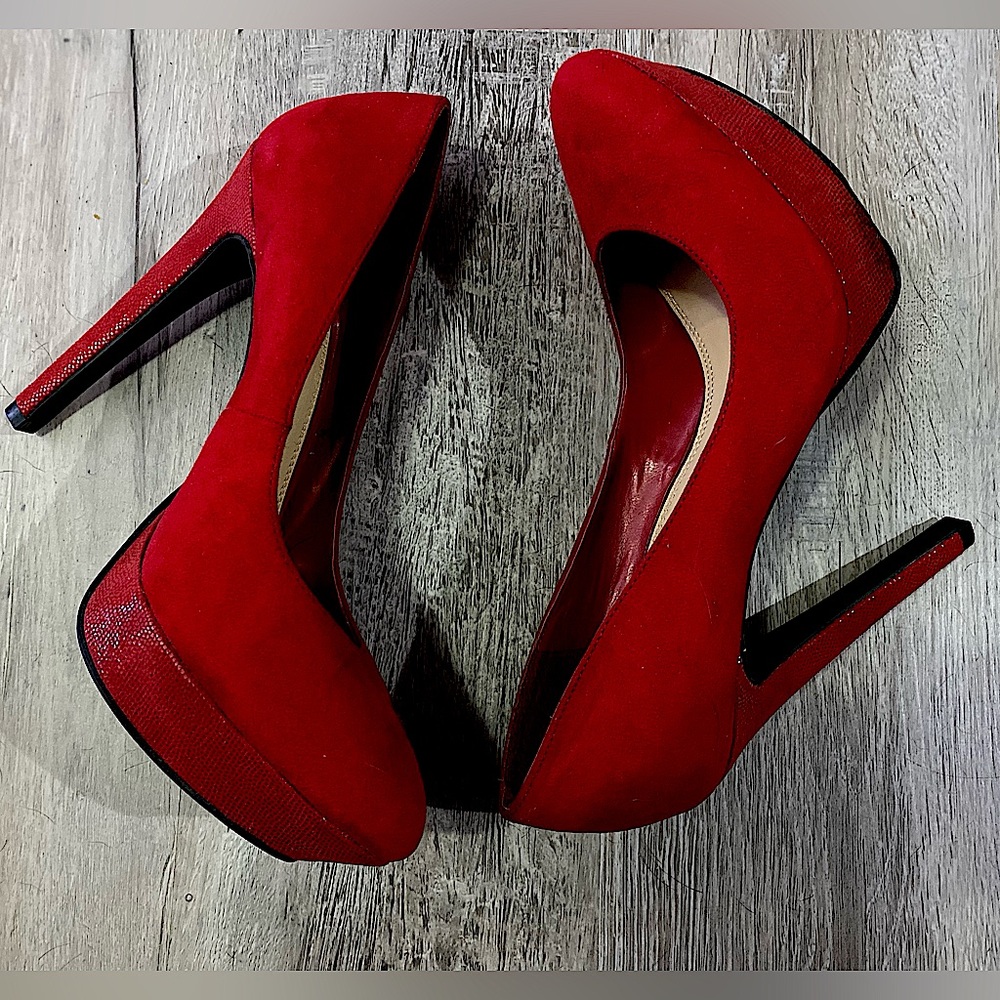 Red platform pumps